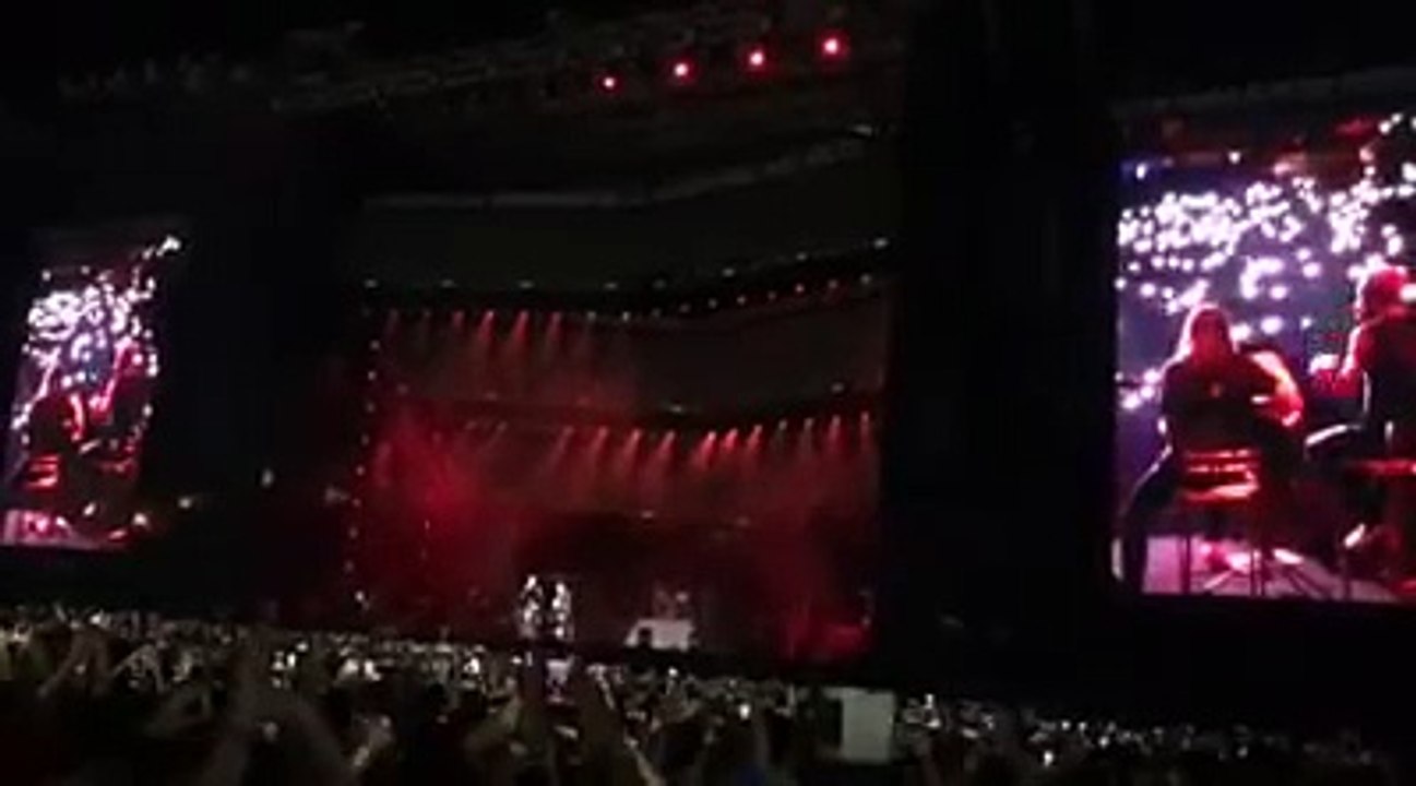 Maroon5 - Adam Levine canta -Garota de Ipanema- e é ovacionado! (1)