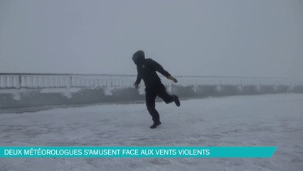 Download Video: Des météorologues américains affrontent des vents à plus de 170 km/h !