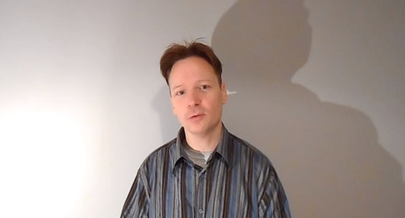 Un expert en séduction teste ses techniques de drague sur des caissières de supermarché