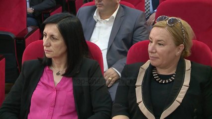 Italia "fal" borxhet - Top Channel Albania - News - Lajme