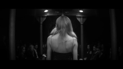 Anja Rubik guest-star sexy du clip de Mary Komasa