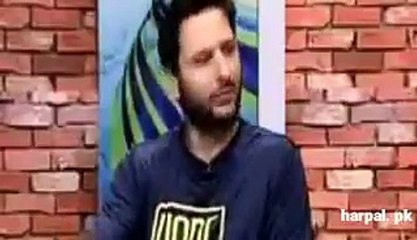 کیا شاہد آفریدی کی بھی عمران خان کی طرح کوئی آفشور کمپنی ہے؟ سنئے شاہد آفریدی کا طنز سے بھرا مزاحیہ جواب