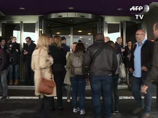 Avion d'Egyptair: des familles de passagers arrivent à Roissy