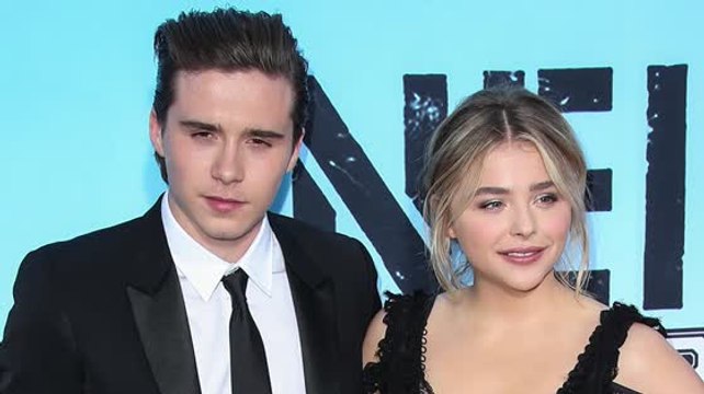 Nueva pareja Chloe Grace Moretz y Brooklyn Beckham hacen debut sobre la alfombra roja