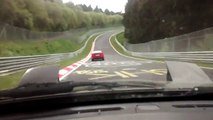Peugeot 205 GTI enfrenta inferno verde em Nurburgring!