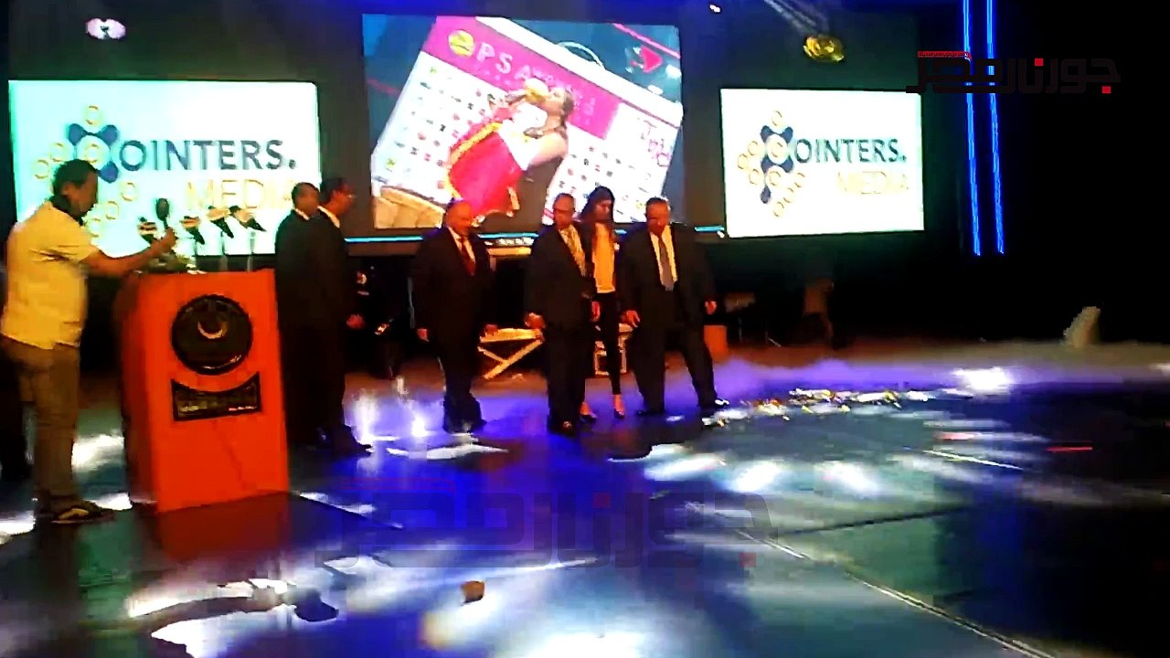 تكرم بطلة العالم للاسكواش خلال حفل مشروع طلبة إعلام الأكاديمية العربية بالإسكندرية