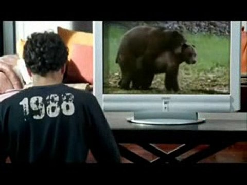 Просто чистка ботинка :)) очень смешно