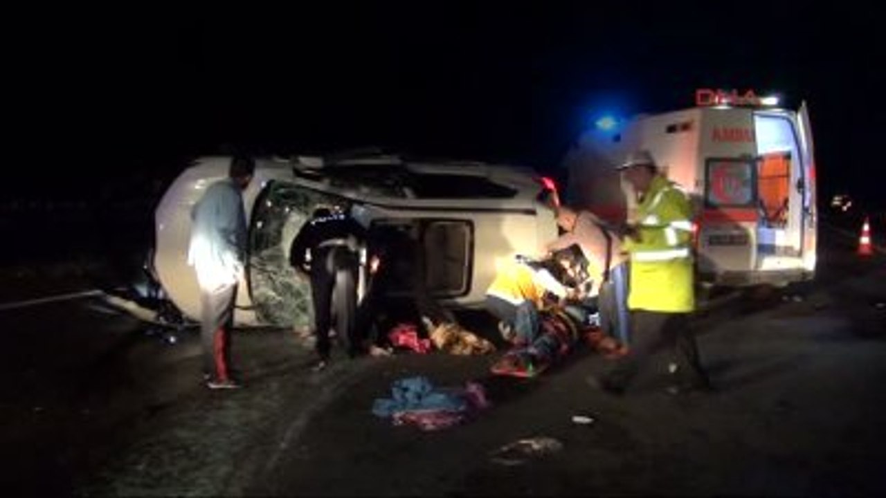 Bolu Tem'de Tır'a Çarpan Otomobil Devrildi 6 Yaralı
