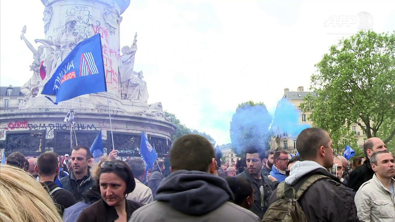 Rassemblements inédits de policiers contre la "haine anti-flics"