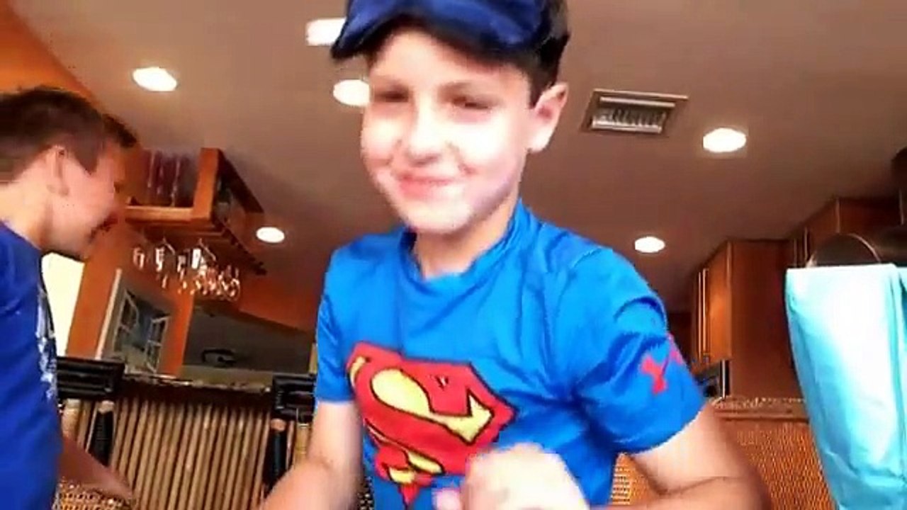 Blindfold eating challenge!!