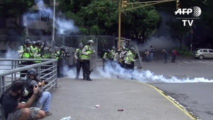 URGENTE: Policía venezolana bloquea marcha opositora