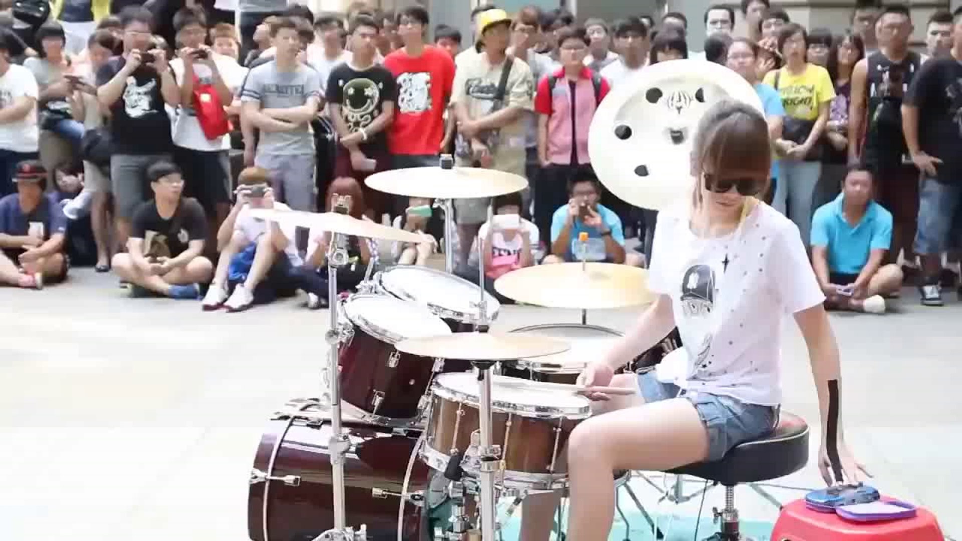 はっきり言って神業です Bigbang 可愛すぎるストリート ドラマー 動画 Dailymotion