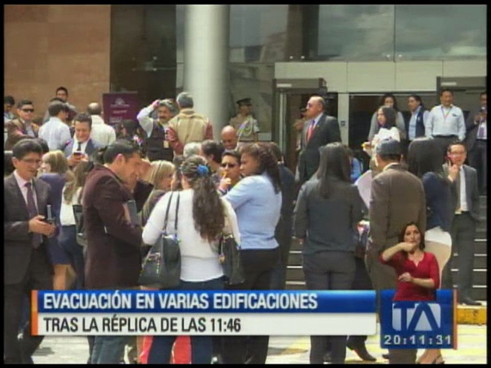 Réplicas provocaron la evacuación de varios edi...