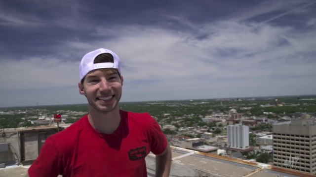 Un panier de basketball marqué d'un gratte ciel !! Et d'autres records du monde...