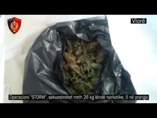 Kapen me 25.6 kg kanabis në automjet, arrestohet polici kufitar me katër persona