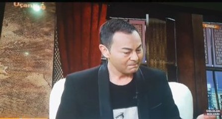 Serdar Ortaç, Eşinin Kaza Geçirdiği Haberini Canlı Yayında Aldı