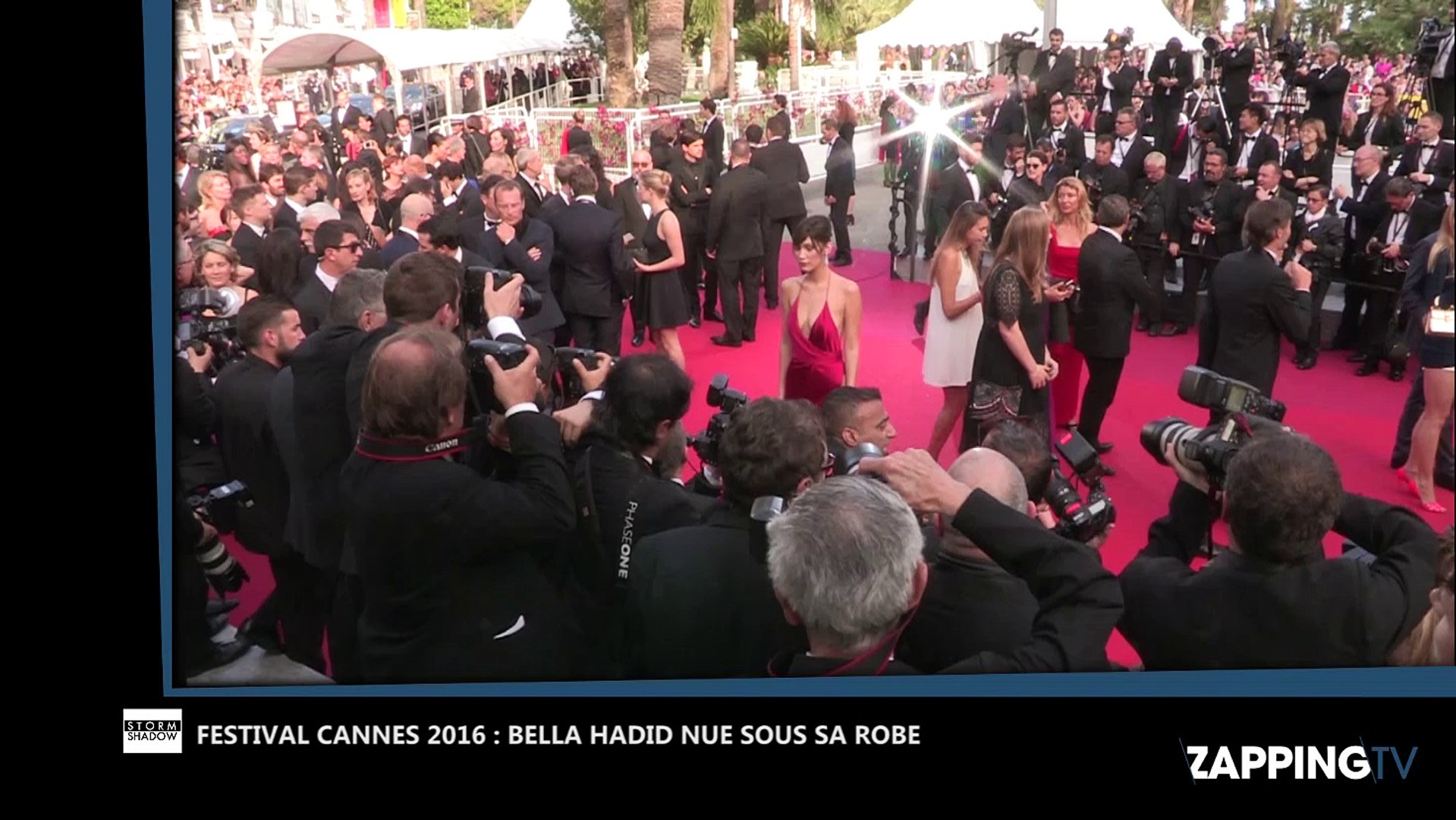 Festival Cannes 2016 : Bella Hadid nue sous sa robe, elle met le feu au  tapis rouge (Vidéo)