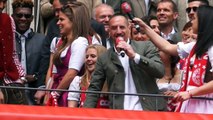 Hau ab, Müller! - Franck Ribery rockt Meisterfeier FC Bayern