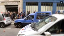 Une vidéo montre l'assaut sur la voiture de police incendiée à Paris
