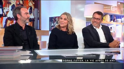 Sur son passé de "potiche", Sophie Favier avoue "je pleurais sous ma couette" - Regardez
