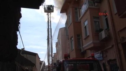 Balat'ta 3 Katlı Bina Yanıyor