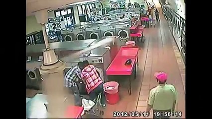 Enfant dans une machine à laver