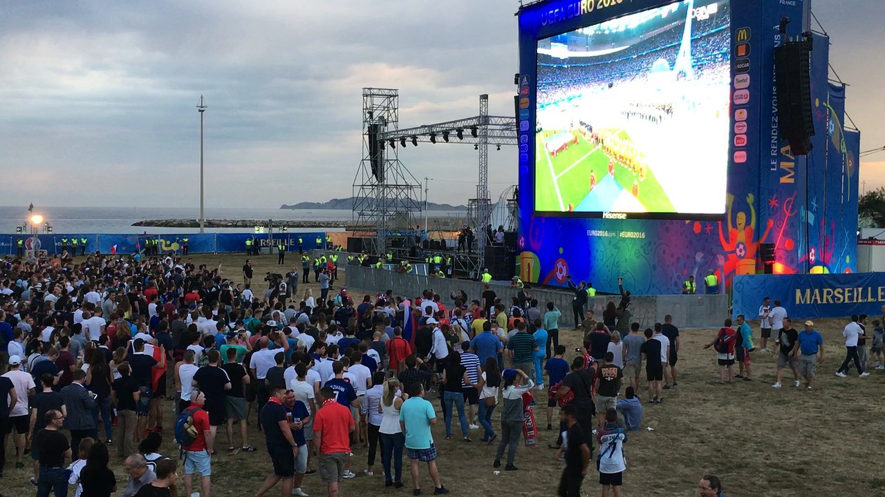 Euro 2016 : la Marseillaise vue de la Fan Zone