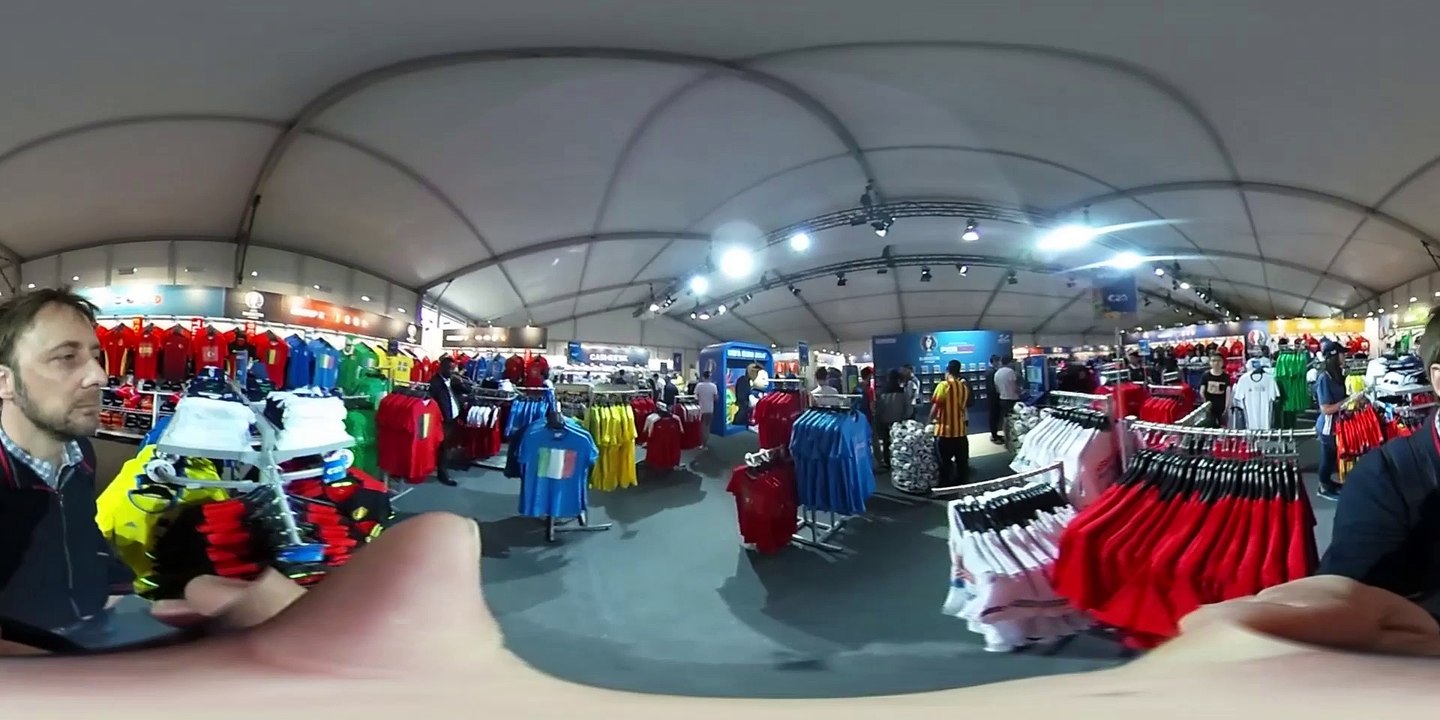 Visitez la fan zone de Paris en 360 degrés