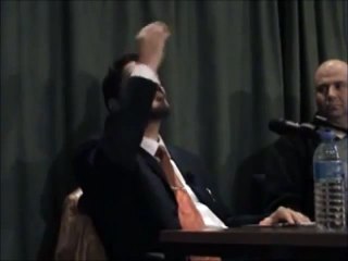 عدنان إبراهيم كان يريد شراء كتاب فوجد ثمنه تحت قدميه !!