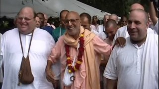 Srila Narayana Maharaja w/ Puru Das - Alachua, FL - June 23, 2000