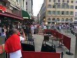 Combats entre hooligans Russes et Anglais sur le vieux port à Marseille - Euro 2016