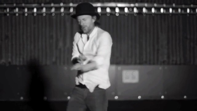 Parodie de clip de Radiohead : Thom Yorke danse sur la musique mexicaine