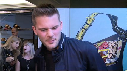 Jeremy Irvine talks fashion, TV, his mum and Tom Hiddleston!