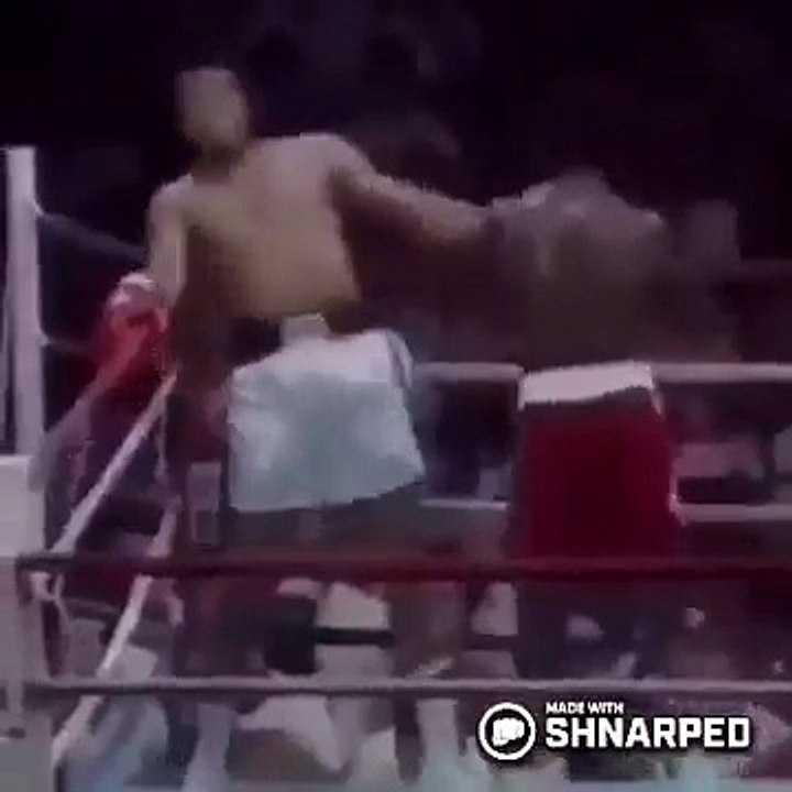 Muhammed Ali Dodges 21 punches