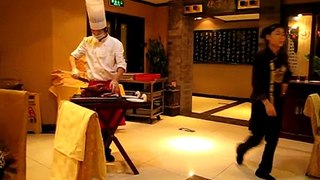 베이징 카오야 손질 (Slicing roasted Peking Duck)