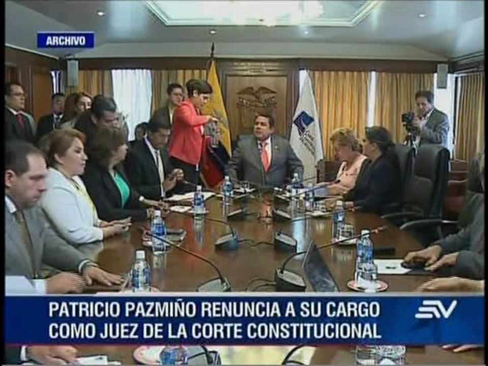 Renuncia de Pazmiño