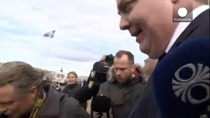 LiveLeak.com - ‘Panama Papers’ push Iceland’s PM to resign_2