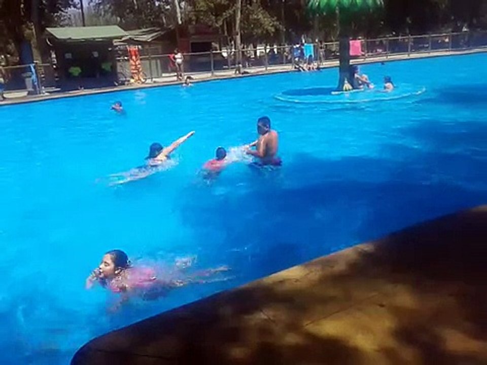 Mi Hermana Karla, Thomas y Pato En La Piscina Del Parque Acuàtico Oasis