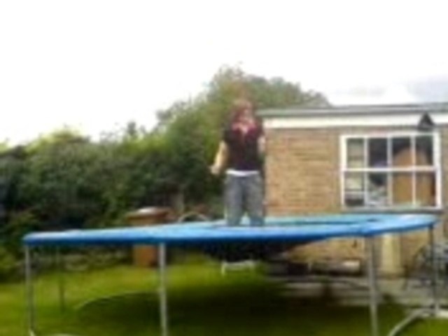 Accident de trampoline - Vidéo Dailymotion