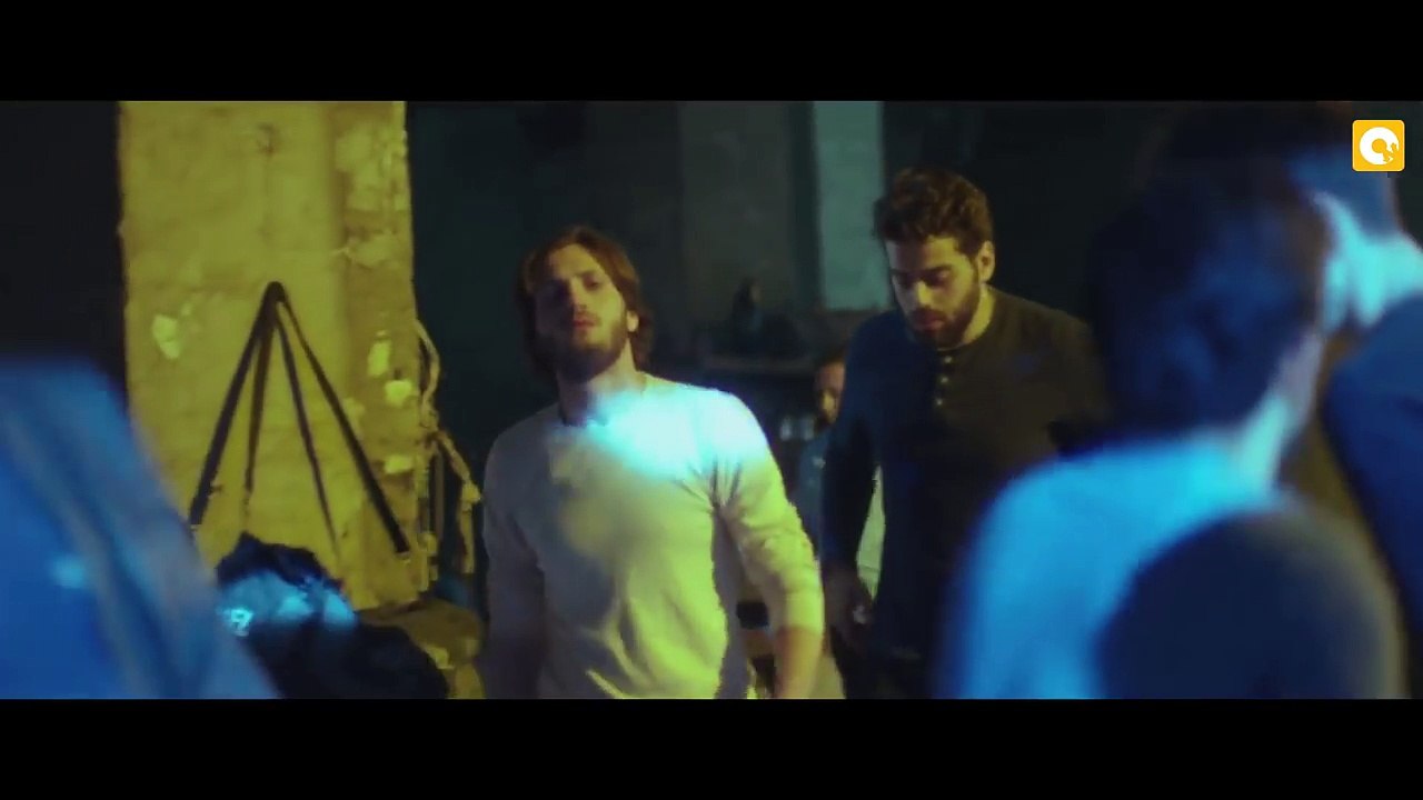 الطبال - مشهد رائع يجسد كيفية الهجرة الغير شرعية الى ايطاليا