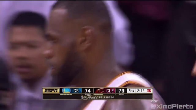 LeBron James met un gros contre à Stephen Curry
