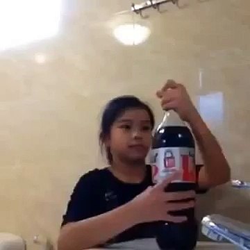 Diet Coke and Mentos challenge fail! - Vine #61