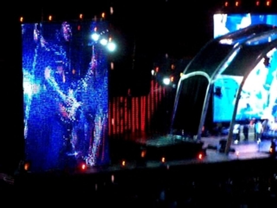 Red Hot Chili Peppers - She's only 18