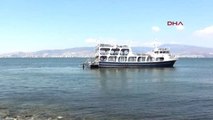 İzmir Med Cezirle Gemiyi Kıyıya Oturttu, Yüzer Restoran Açtı