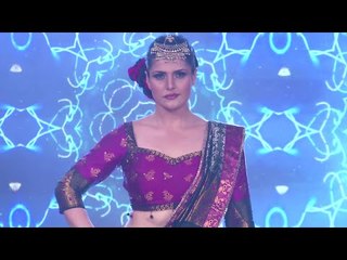 Zarine Khan Ramp Walks For Sanjukta Dutta At India Beach Fashion Week 2016