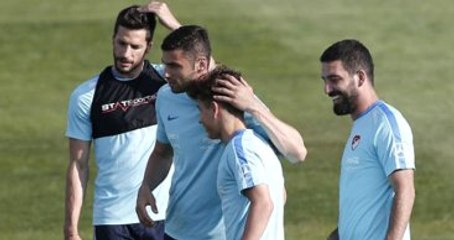 Arda Turan, Emre Mor'la Yakından İlgileniyor