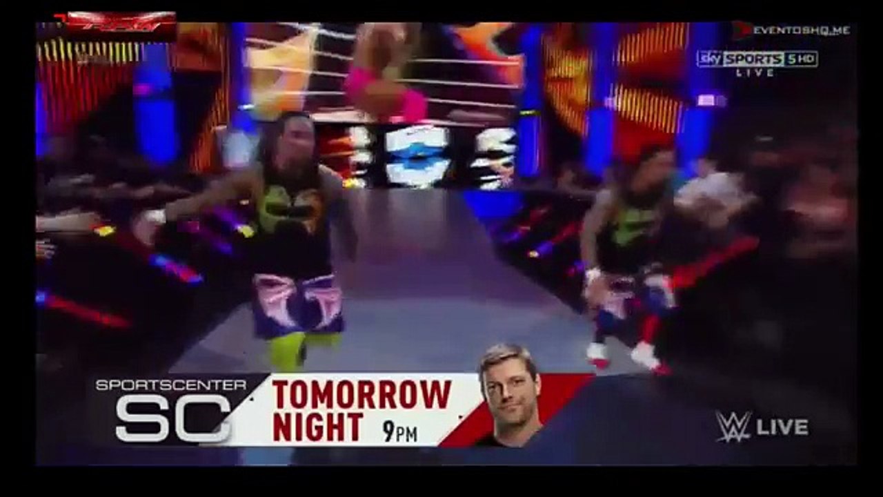 wwe raw The Usos vs The Social Outcasts en español