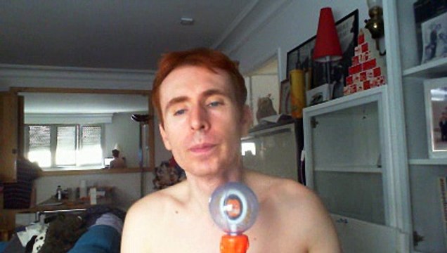 Wiwi égratigne beautiful world de Lady Violet