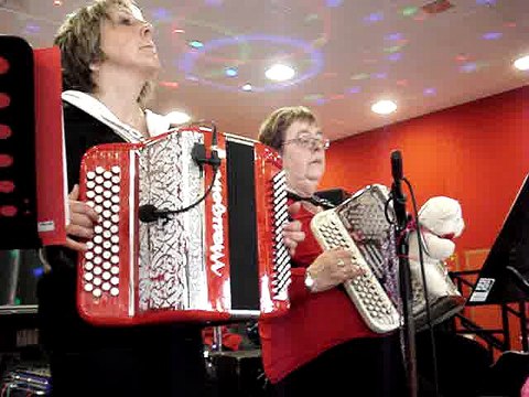 Mado accompagnée par Nicole BERGES