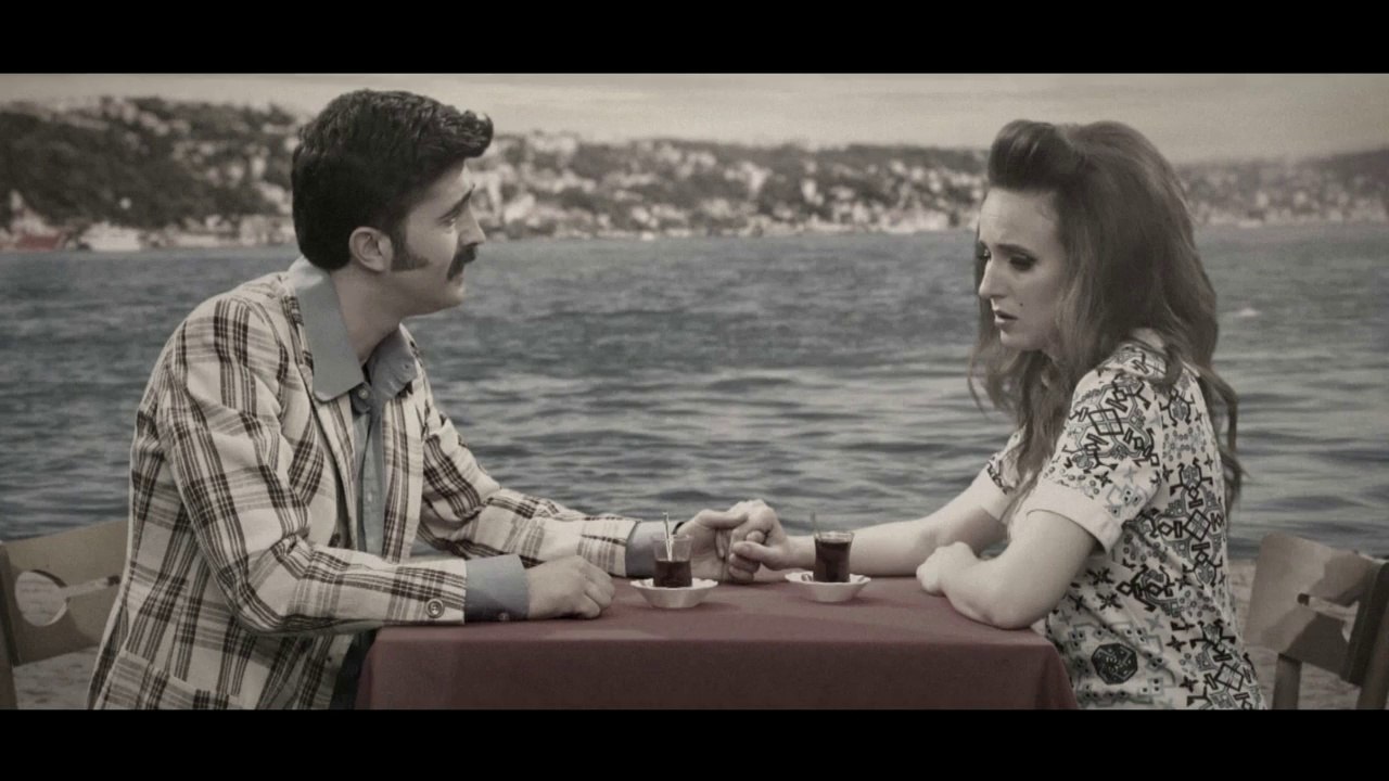 Aşk Engel Tanımaz / ...Yoksa konuştuğun başka biri mi var?